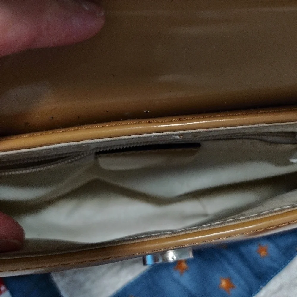 Elegant Tan Leather Shoulder Bag